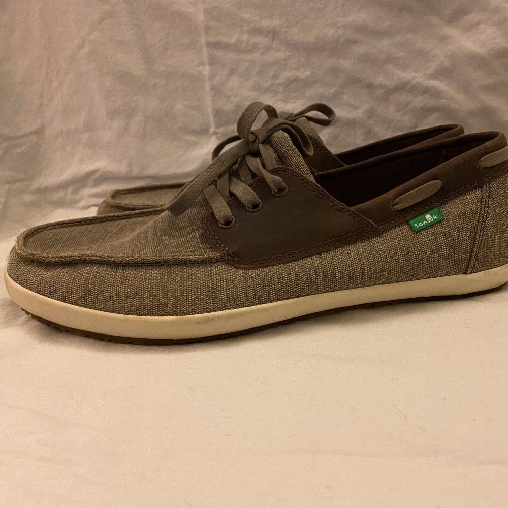 Men's Sanuk. Casual Loafer. Size 10.